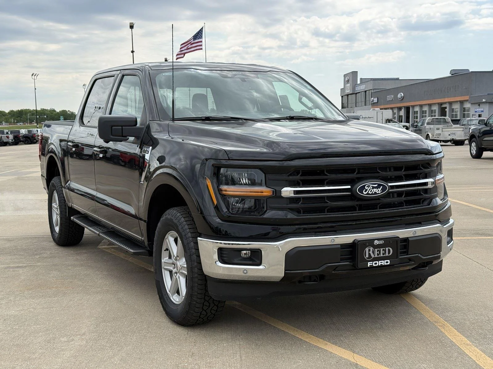 New 2026 Agate Black Metallic Ford XLT image 2