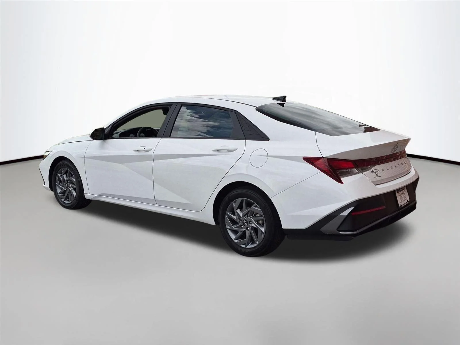 Used 2024 Serenity White Hyundai SEL image 3