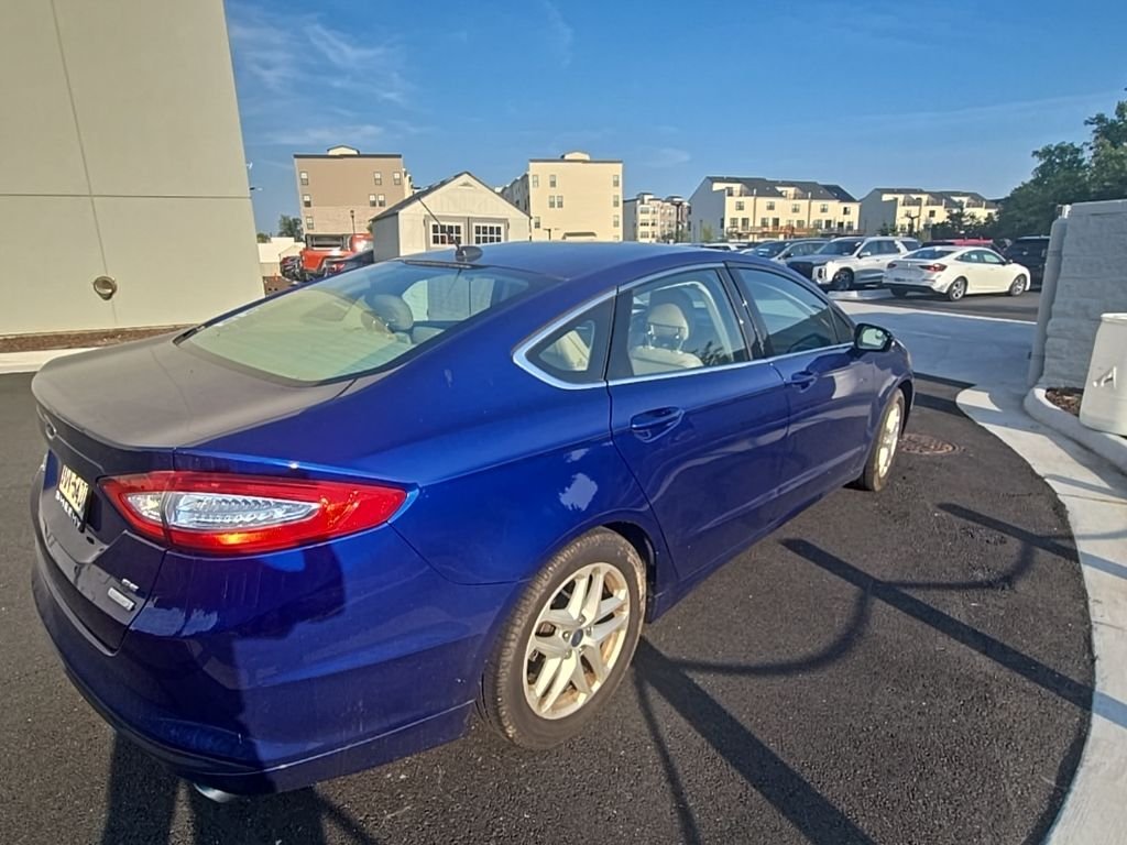 Used 2013 Blue Ford SE image 4