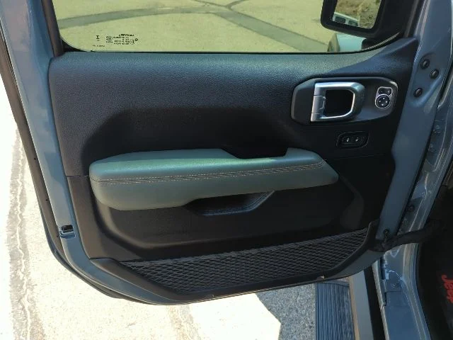Certified Used 2025 Gray Jeep Mojave image 17