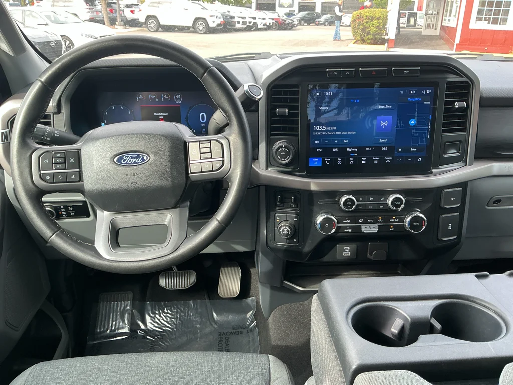Used 2024 AGATE BLACK METALLIC Ford XLT image 9