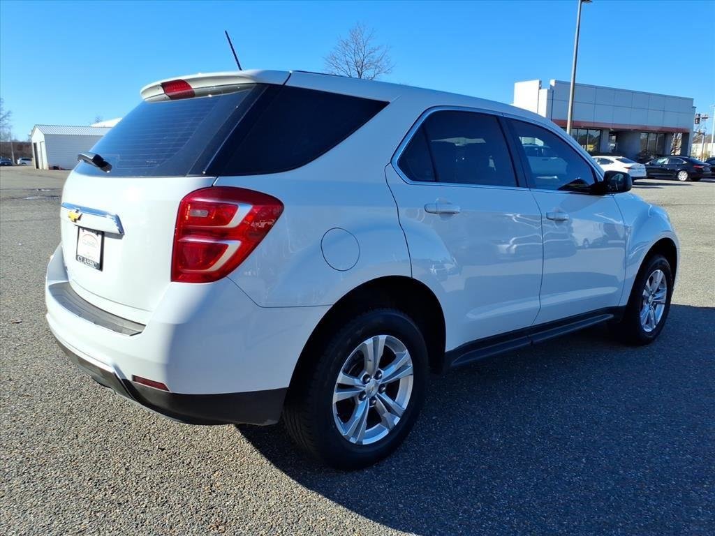 Used 2017 Summit White Chevrolet LS image 6