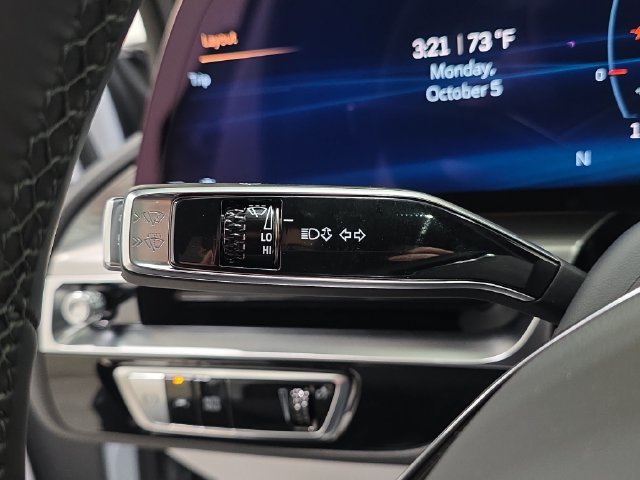2027 Cadillac LYRIQ Luxury - Photo 22