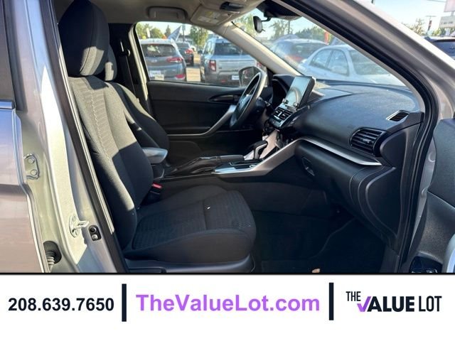 Used 2022  Mitsubishi LE image 13