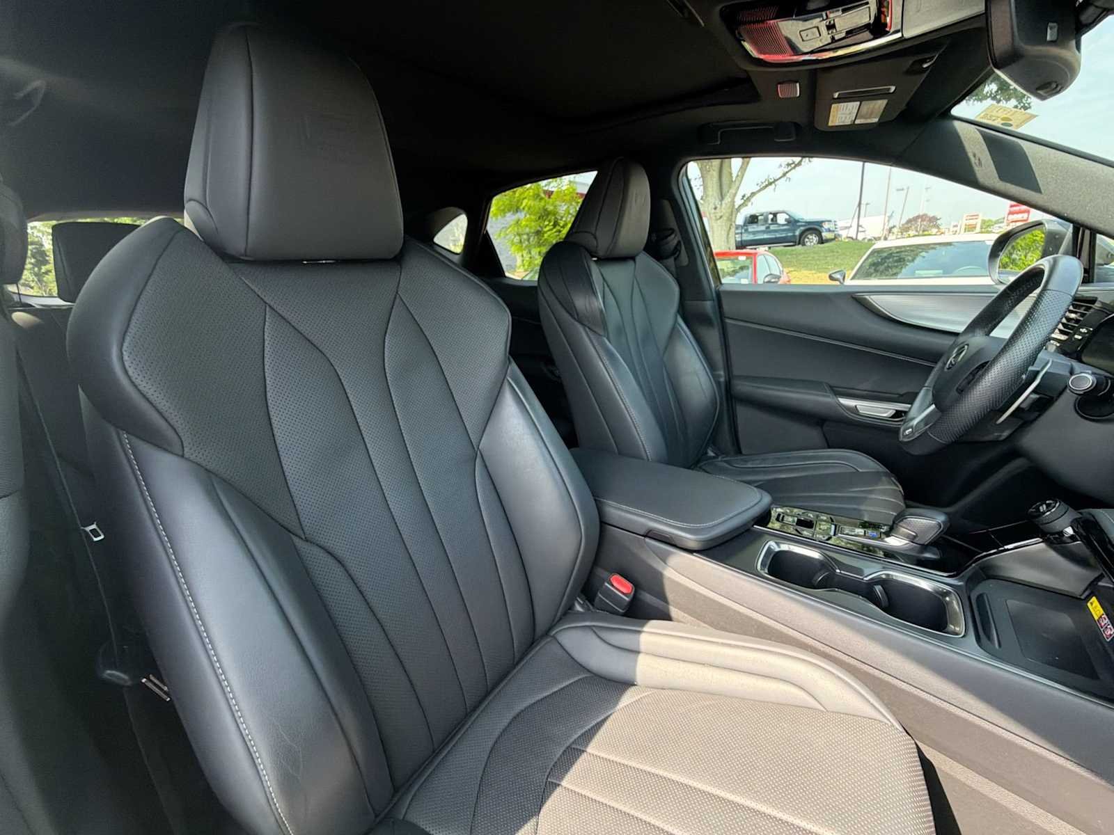Used 2024 Obsidian Lexus F SPORT Handling image 17