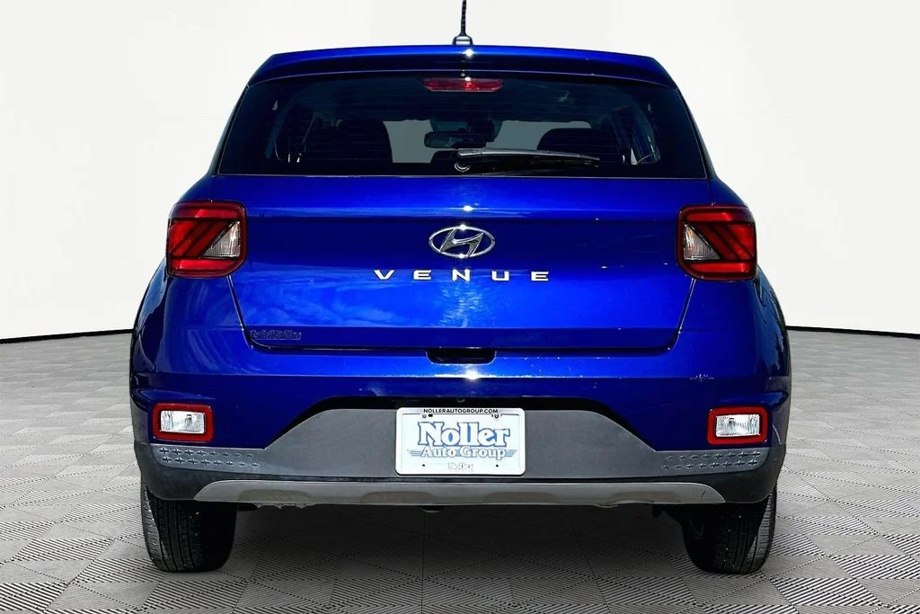 Used 2024 Intense Blue Hyundai SE image 4