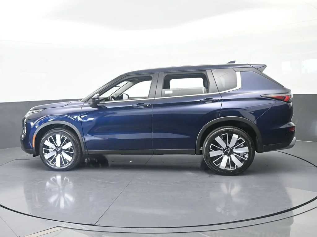 New 2026 Blue Metallic Mitsubishi SE 1.5T 2WD image 3