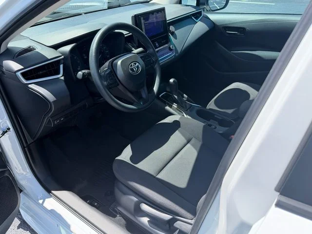 Used 2025 White Toyota LE image 11