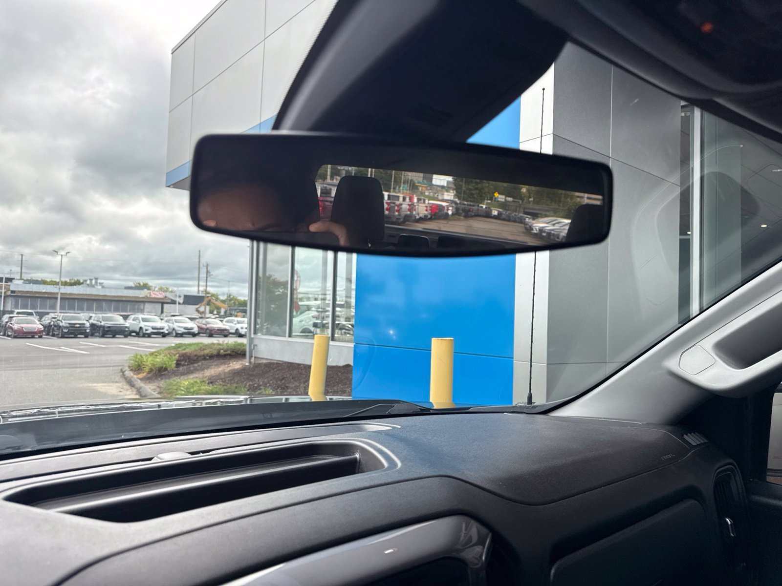 Used 2021 BLACK Chevrolet Custom image 25