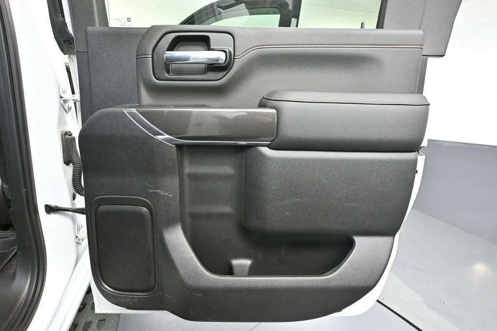 Used 2022 White GMC AT4 image 33