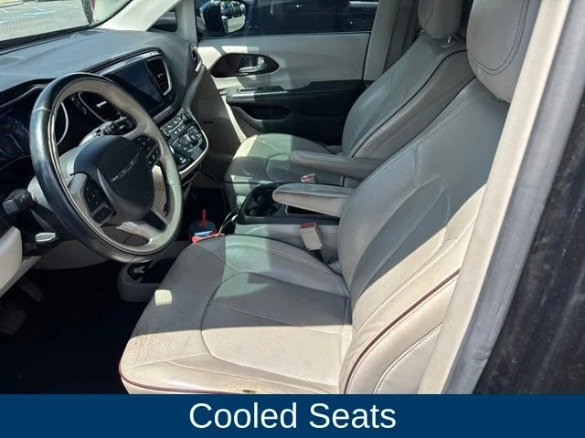 Used 2017 Black Chrysler Limited image 21