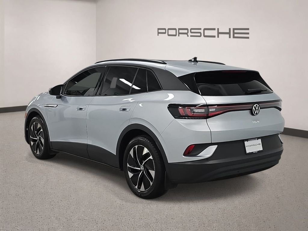 Used 2021 Silver Volkswagen Pro S image 3