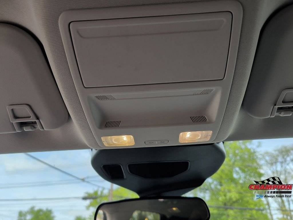 Used 2022 White Ford SEL image 21
