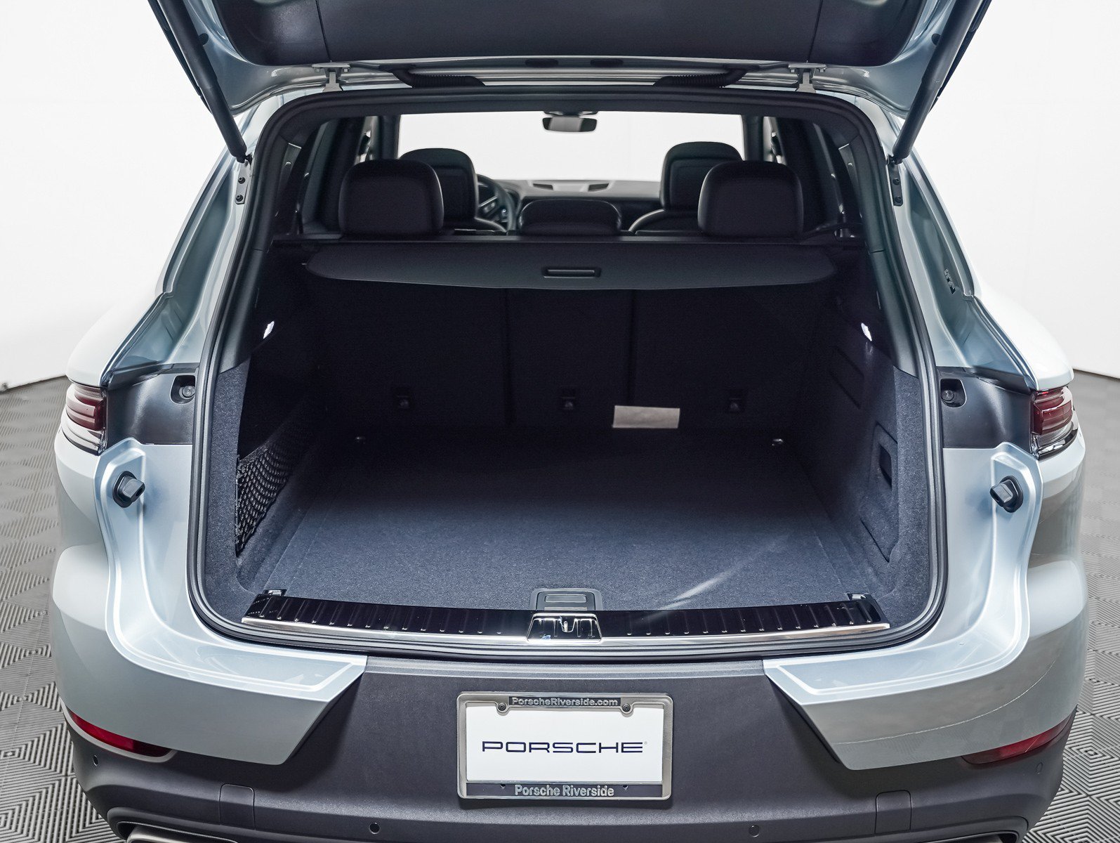New 2026 DOLOMITE SILVER Porsche  image 27