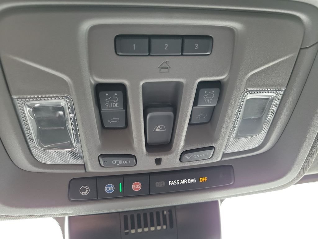 Used 2025 White GMC SLT image 31