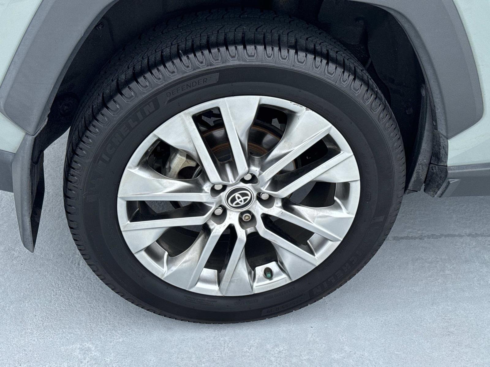 Used 2021 Lunar Rock Toyota XLE Premium image 7