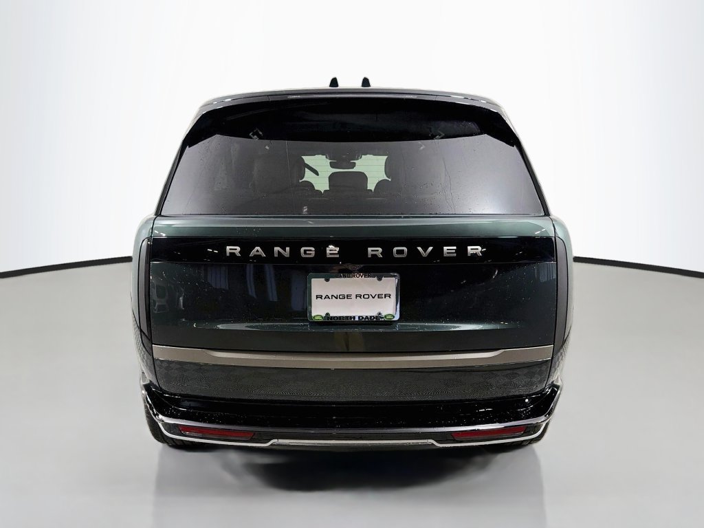 New 2027 Belgravia Green Land Rover SE image 6