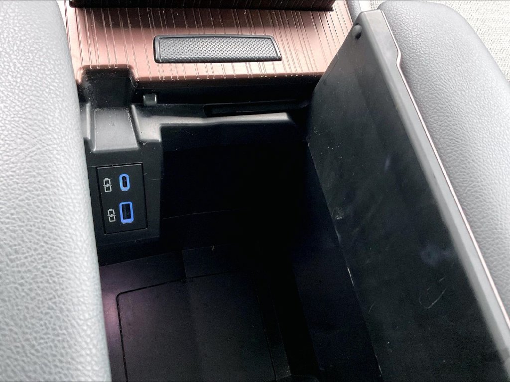 Used 2024 Ice Toyota LE image 34