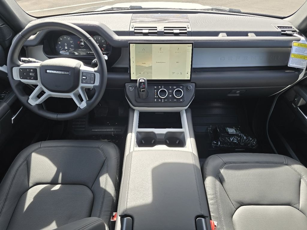 New 2026 Fuji White Land Rover X-Dynamic se image 33