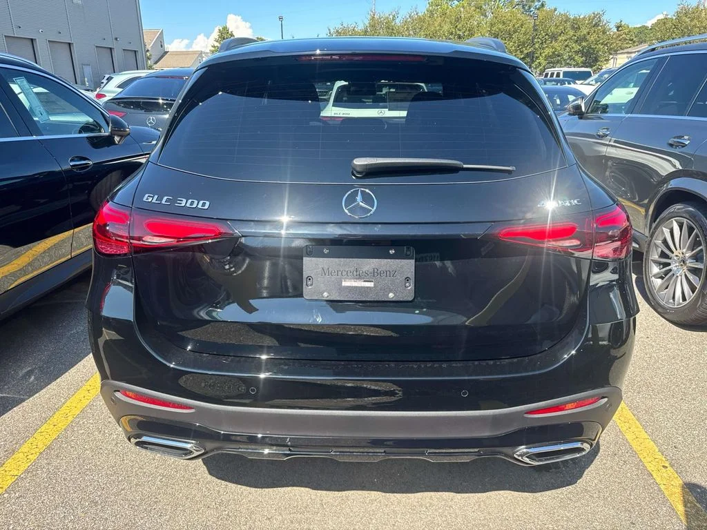 Certified Used 2026 Black Mercedes-Benz GLC 300 image 5