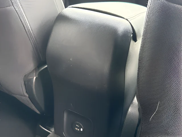 Used 2022 Gray Ford SE image 19