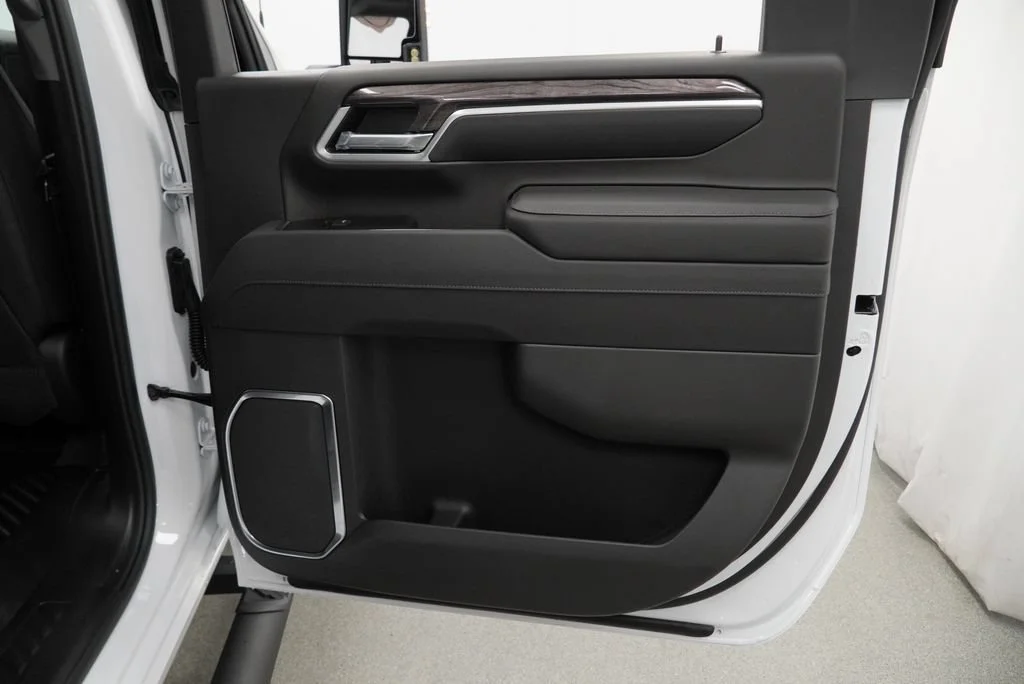 New 2026 Summit White Chevrolet LTZ image 27