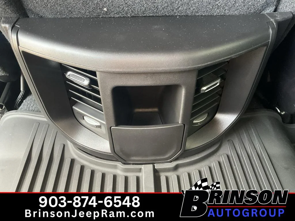 New 2026 Diamond Black Crystal Pearl-Coat Exterior Paint RAM Tradesman image 8