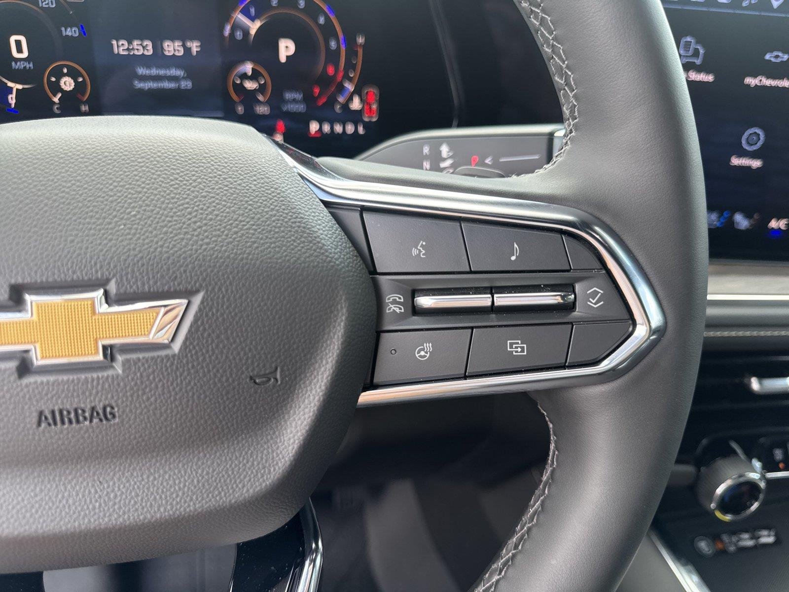 Used 2026 Polar White Tricoat Chevrolet Premier image 23