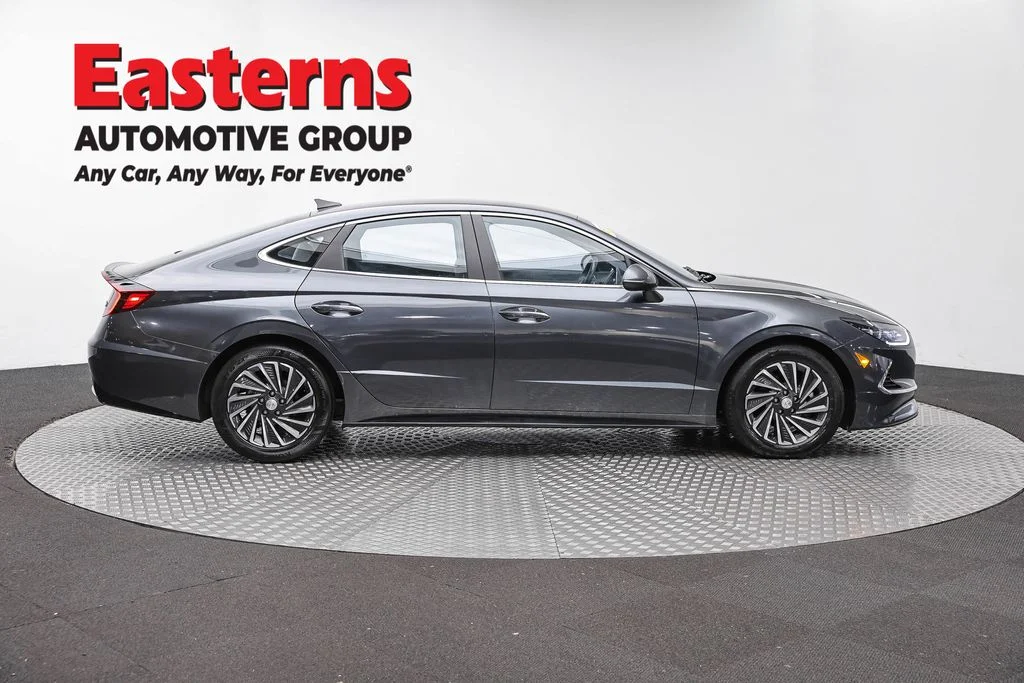 Used 2023 Gray Hyundai SEL image 4