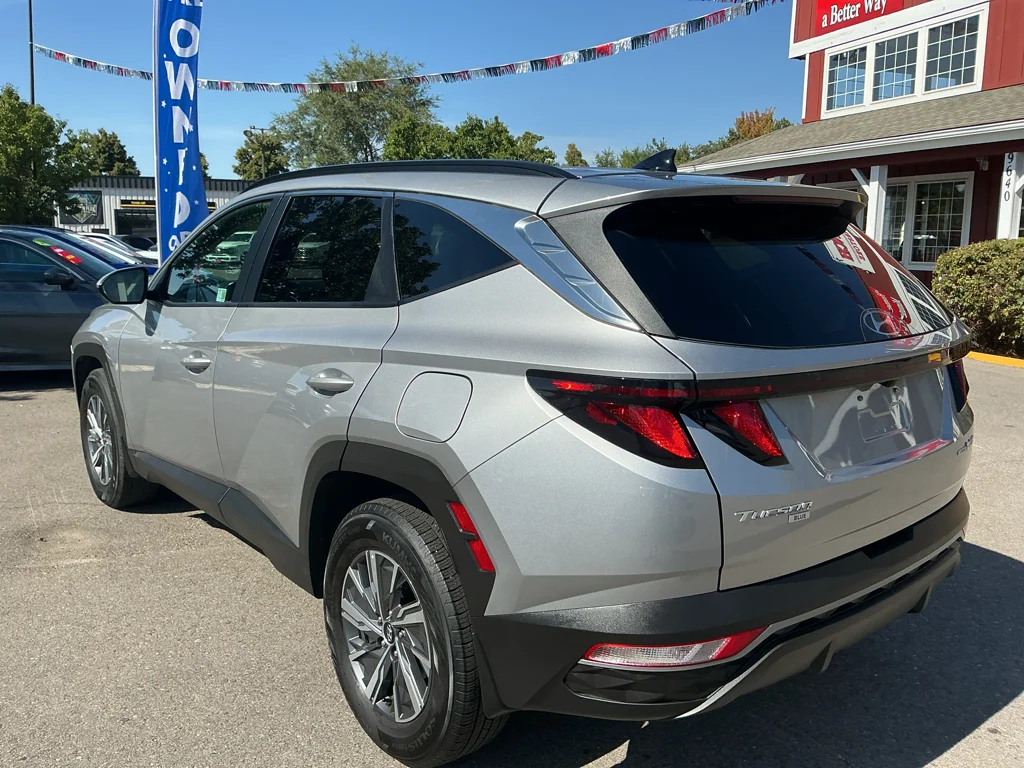 Used 2024 Shimmering Silver Hyundai Blue image 7