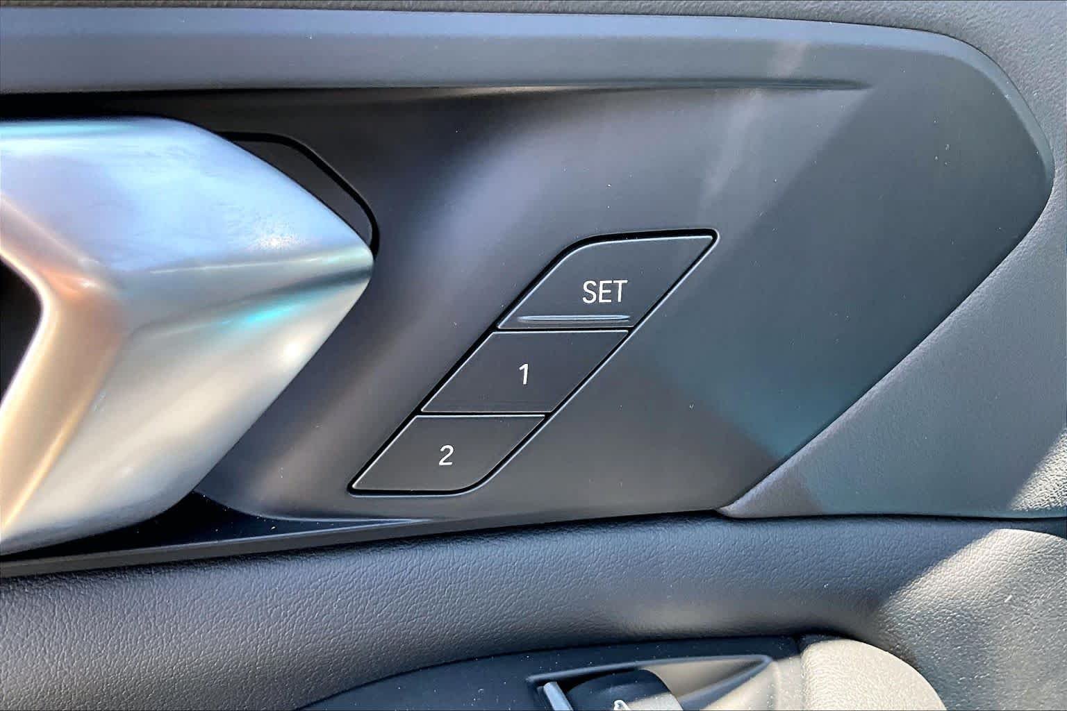 New 2026 Carbon Black Metallic BMW xDrive50e image 19
