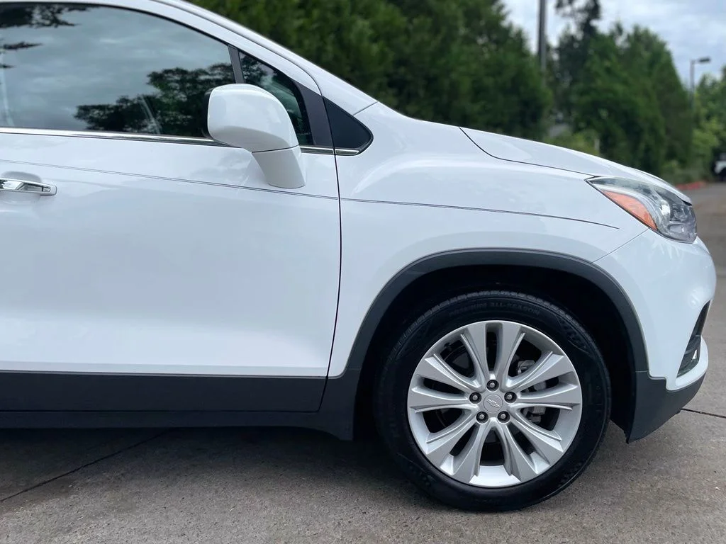 Used 2018 Summit White Chevrolet Premier image 2