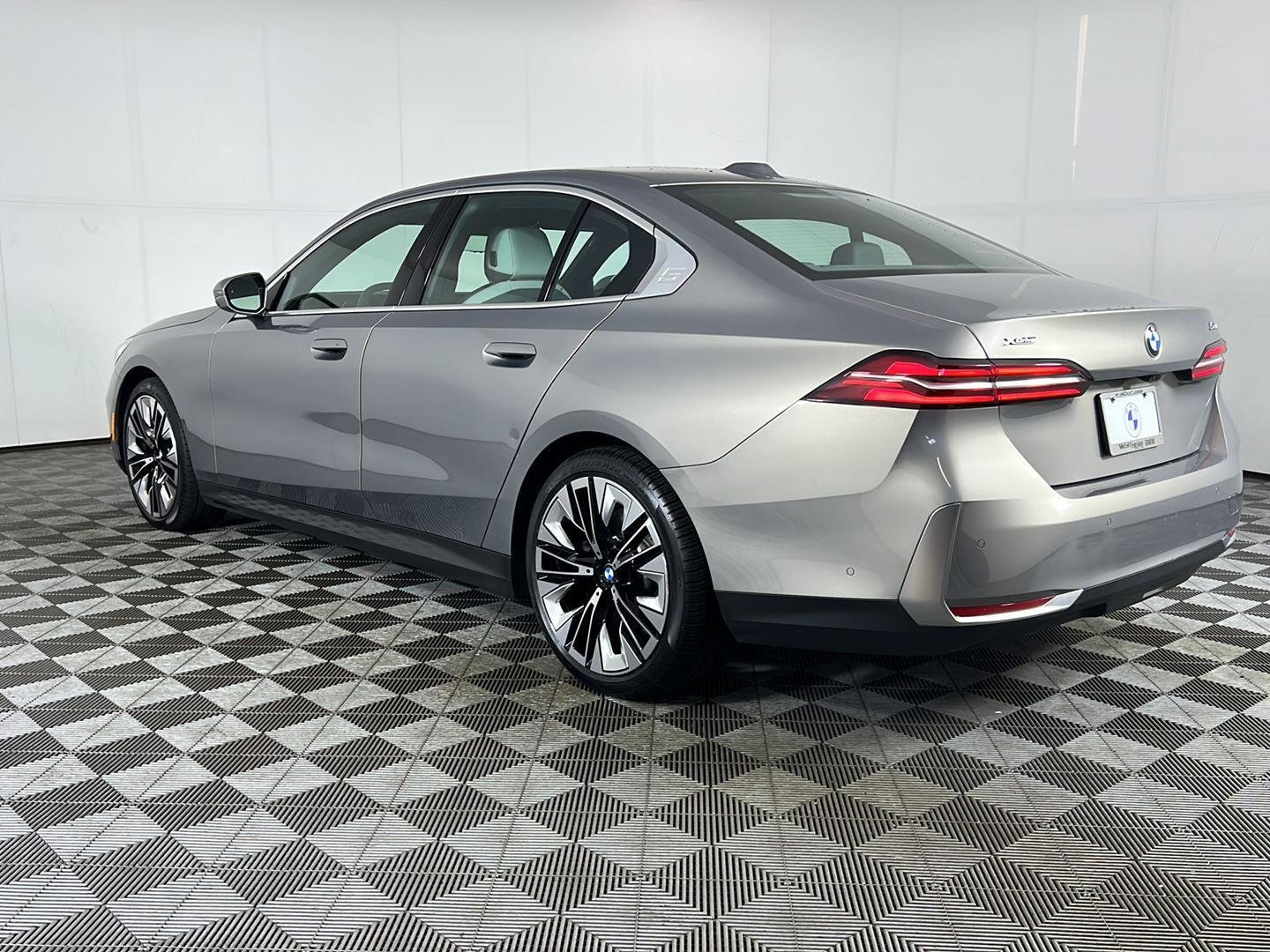 Certified Used 2024 Oxide Grey Metallic BMW 540i xDrive image 9