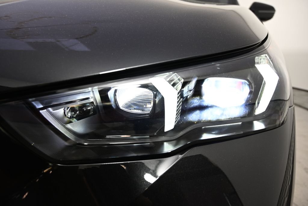 New 2027 Black Sapphire Metallic BMW 550e xDrive image 9