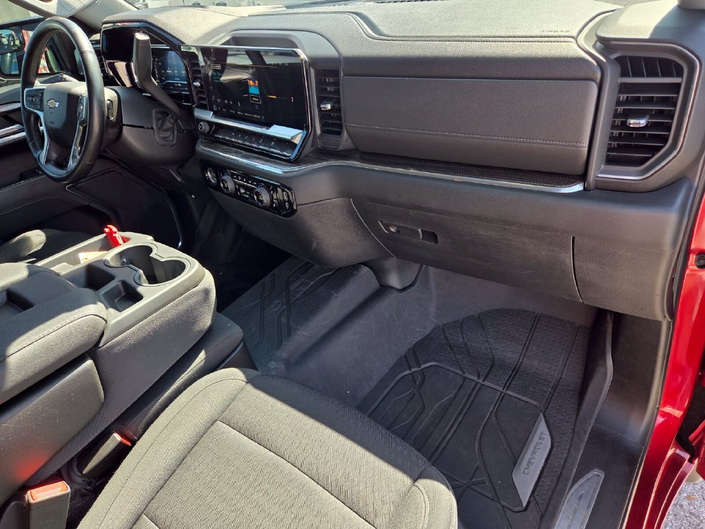 Used 2023 RADIANT RED TINTCOAT Chevrolet LT image 15