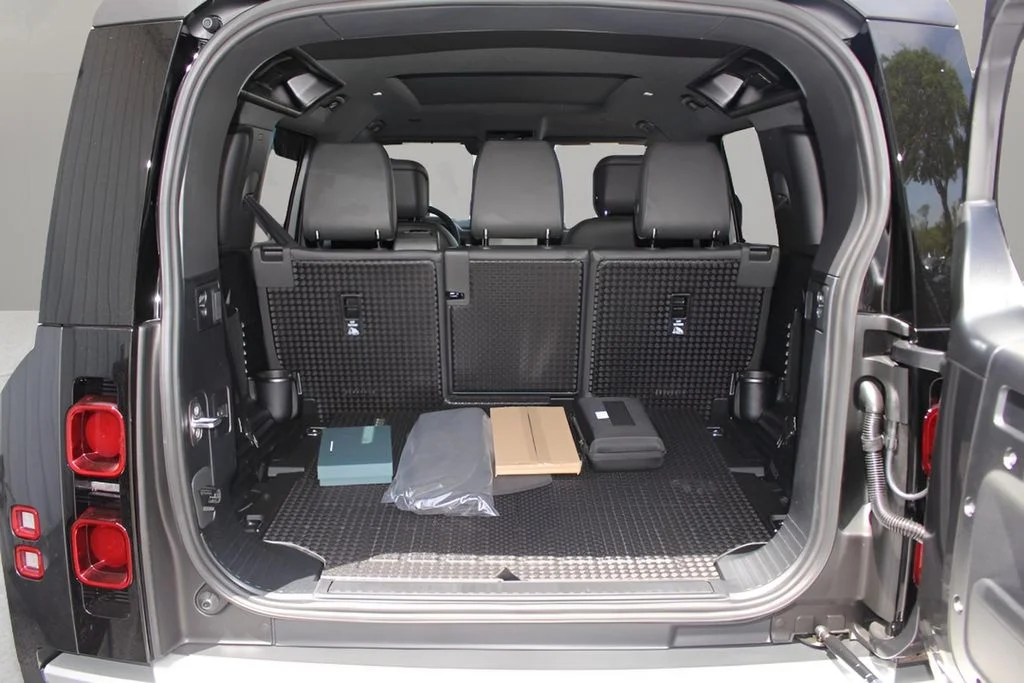 2025 Land Rover Defender S - Photo 16