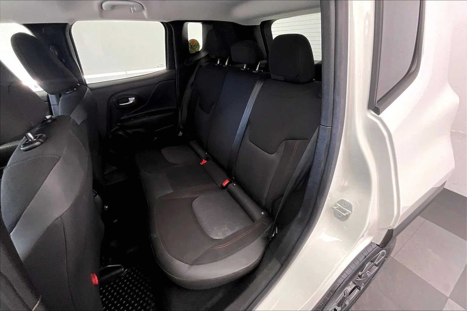Used 2023 Alpine White Clearcoat Jeep Trailhawk image 19
