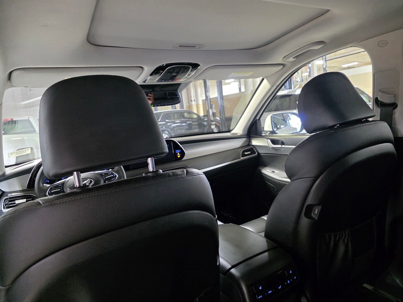 Used 2022 Hyper White Hyundai SEL image 16