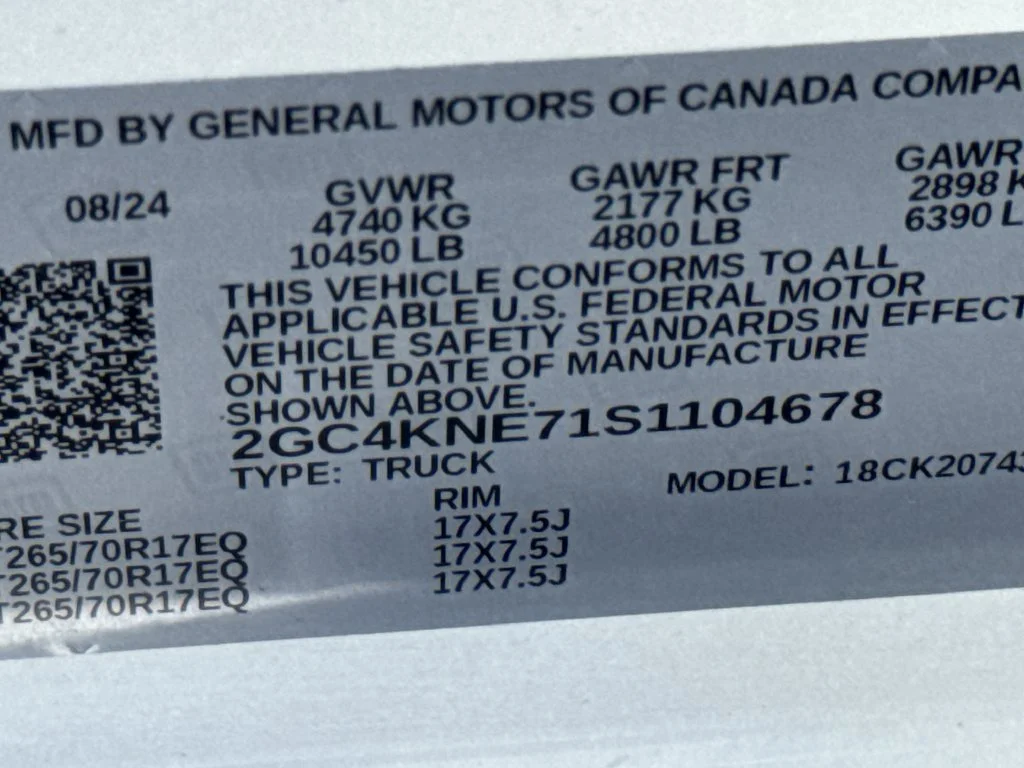 Used 2025 White Chevrolet LT image 32
