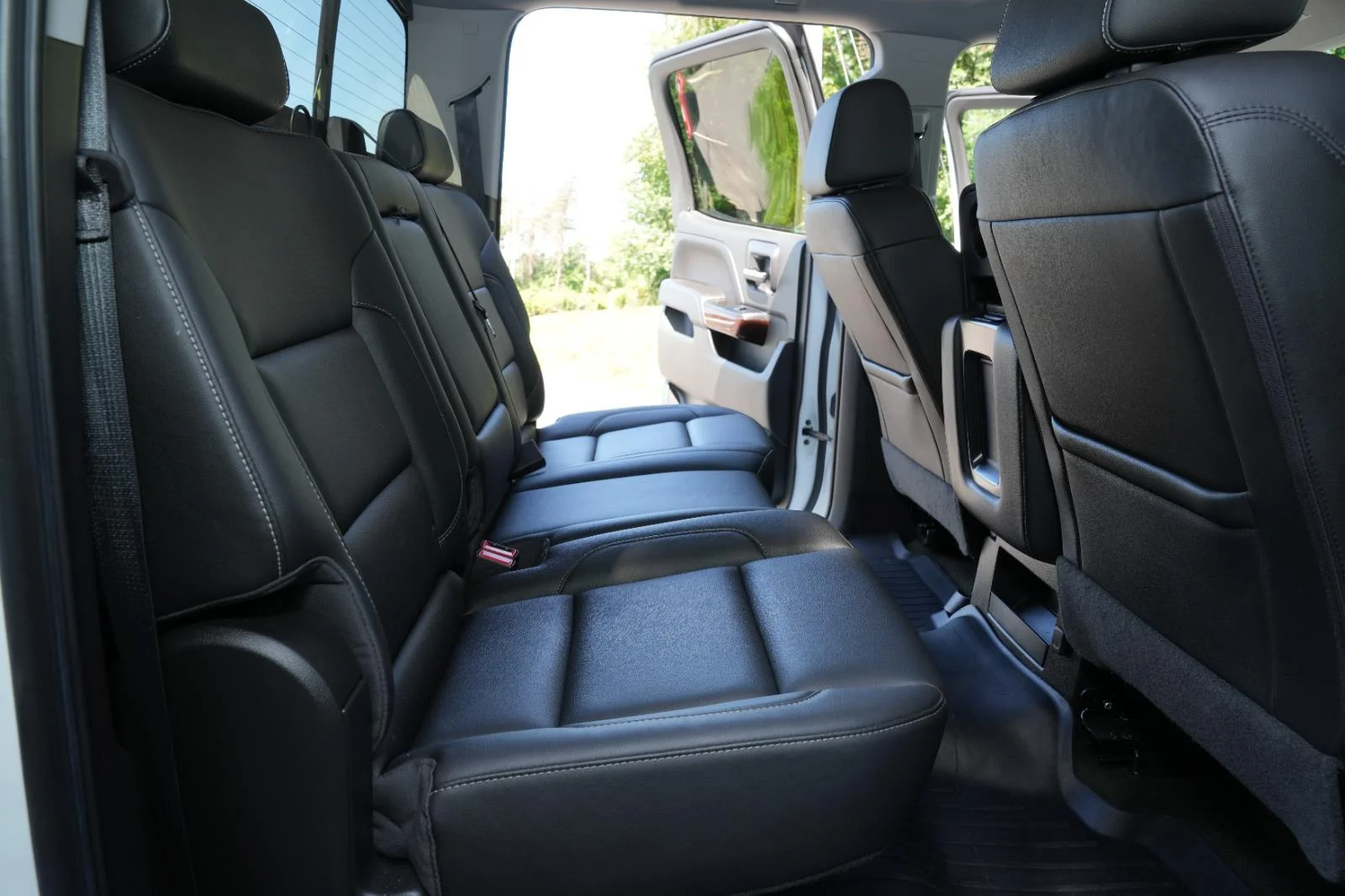 Used 2018 WHITE FROST TRICOAT GMC SLT image 35