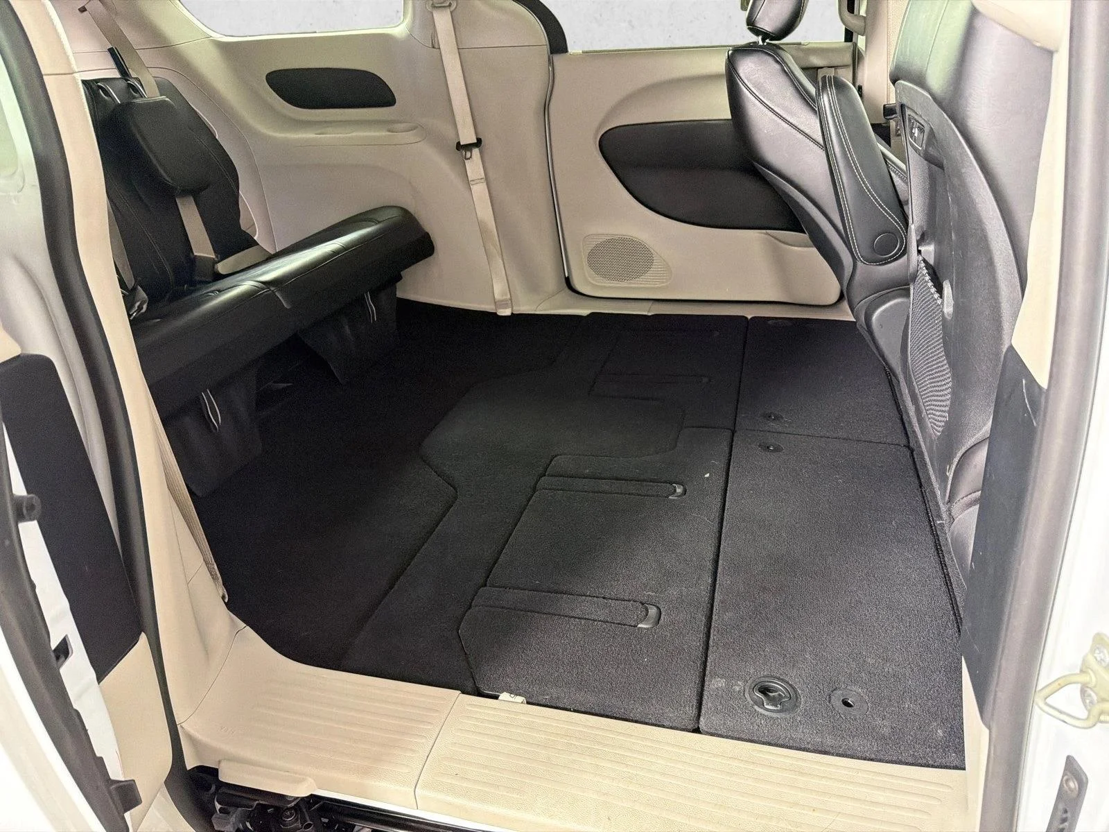 Used 2024 White Chrysler Touring L image 15