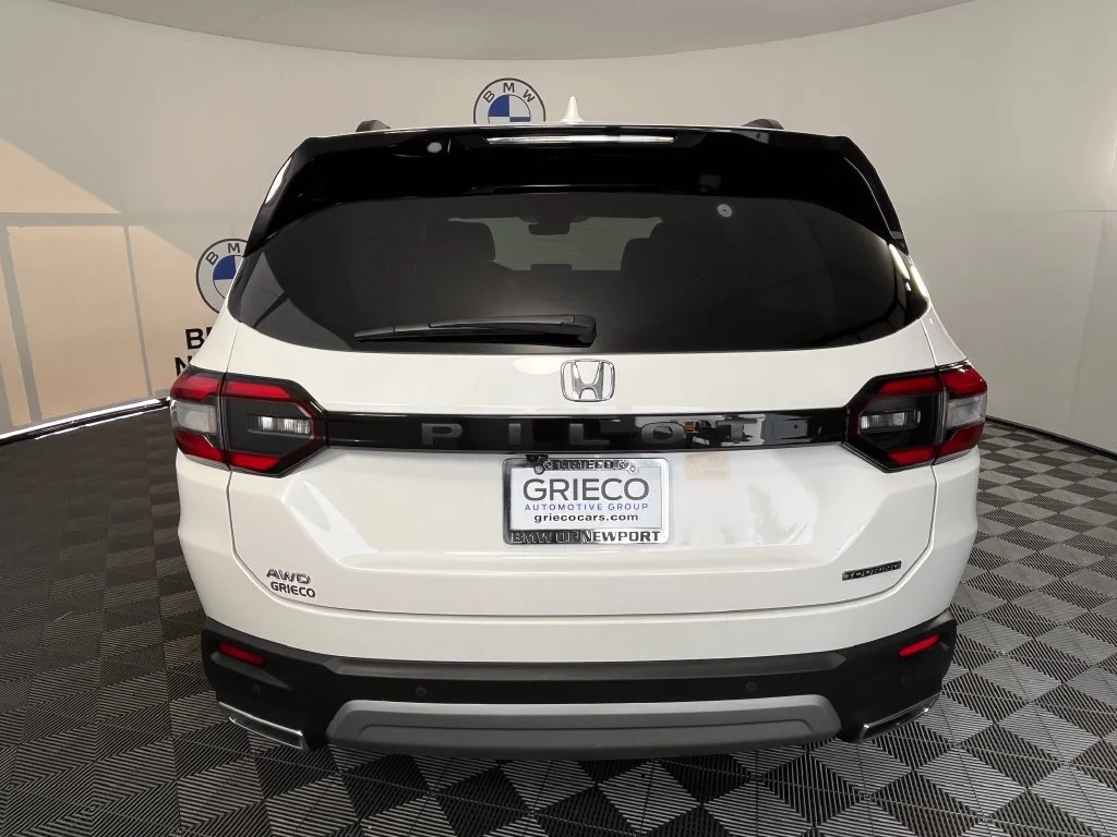 Used 2024 Platinum White Pearl Honda Touring image 12