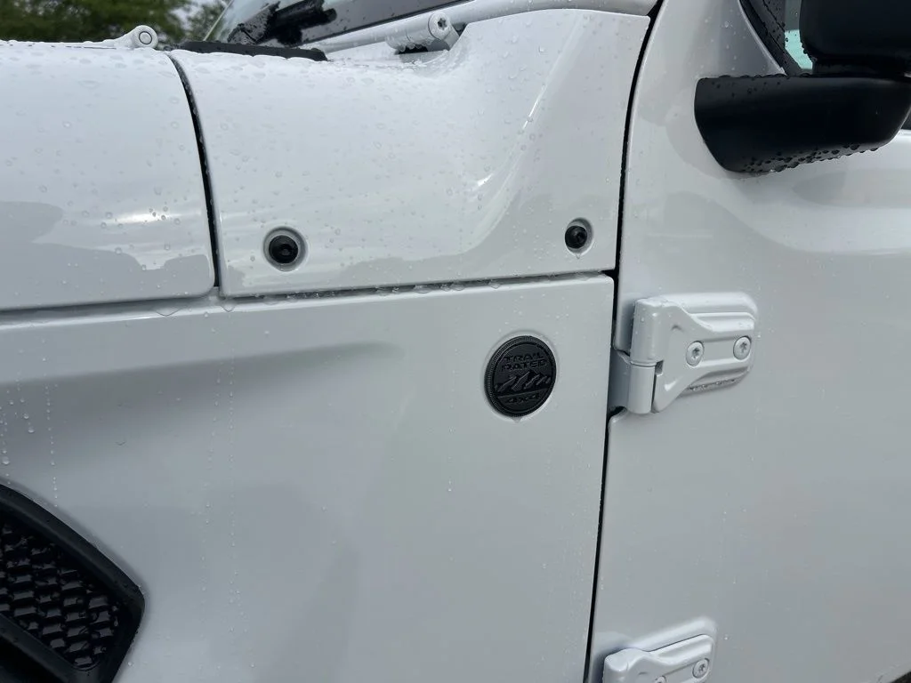 New 2026 Bright White Clear-Coat Exterior Paint Jeep Sport image 20