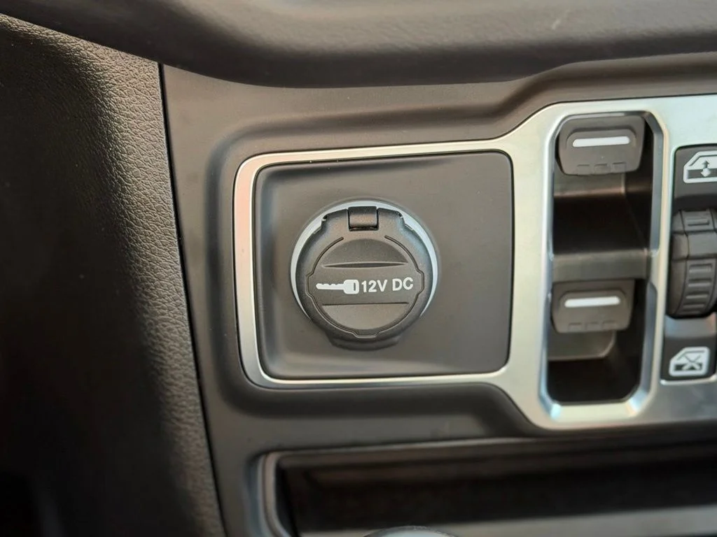 Used 2025 White Jeep Sahara image 13