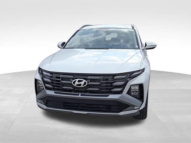 Used 2025 White Hyundai SEL Convenience image 3