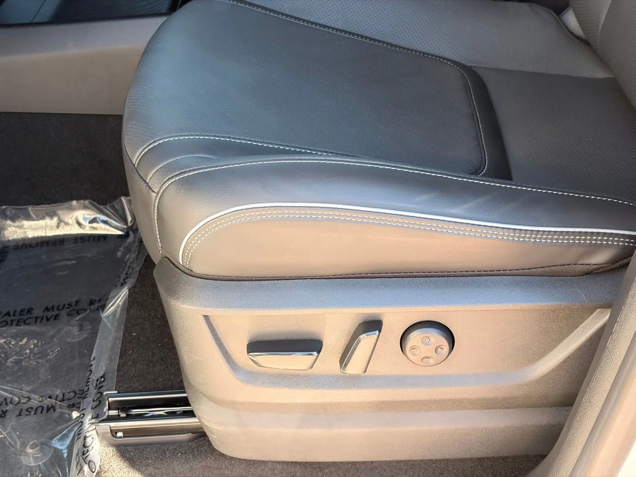 Certified Used 2026 RADIANT WHITE INFINITI Luxe 4WD image 19