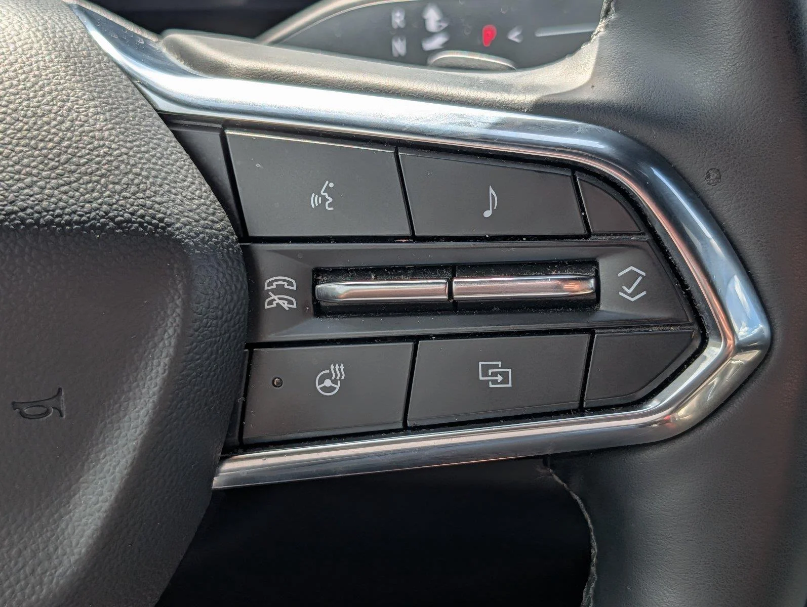Used 2025 Sterling Gray Metallic Chevrolet LT image 24