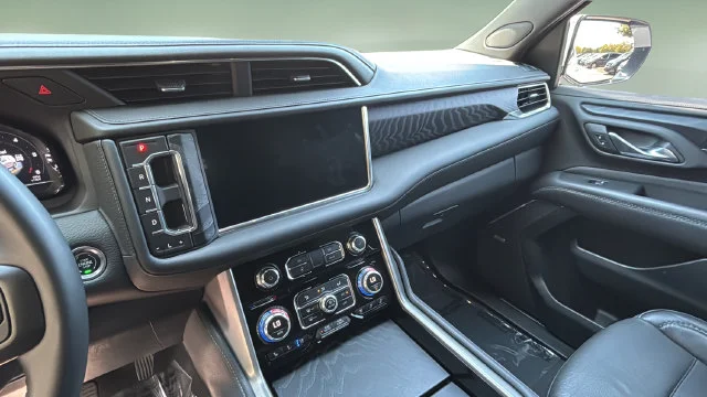 Used 2023 White GMC Denali image 25