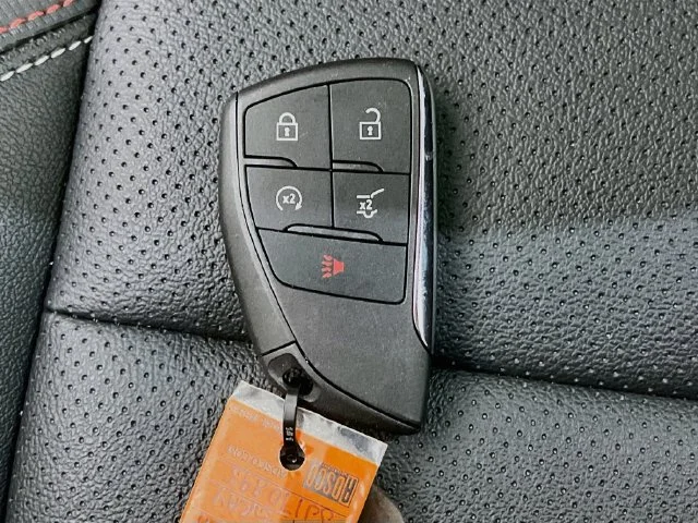 Used 2025 Gray Chevrolet Z71 image 31