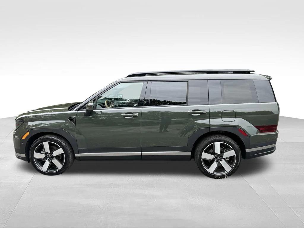 Used 2024 Green Hyundai Limited image 2